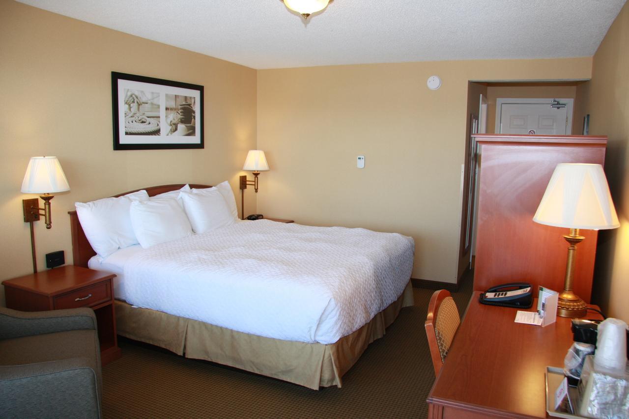 Budget Host Inn & Suites Saint Ignace Exteriör bild
