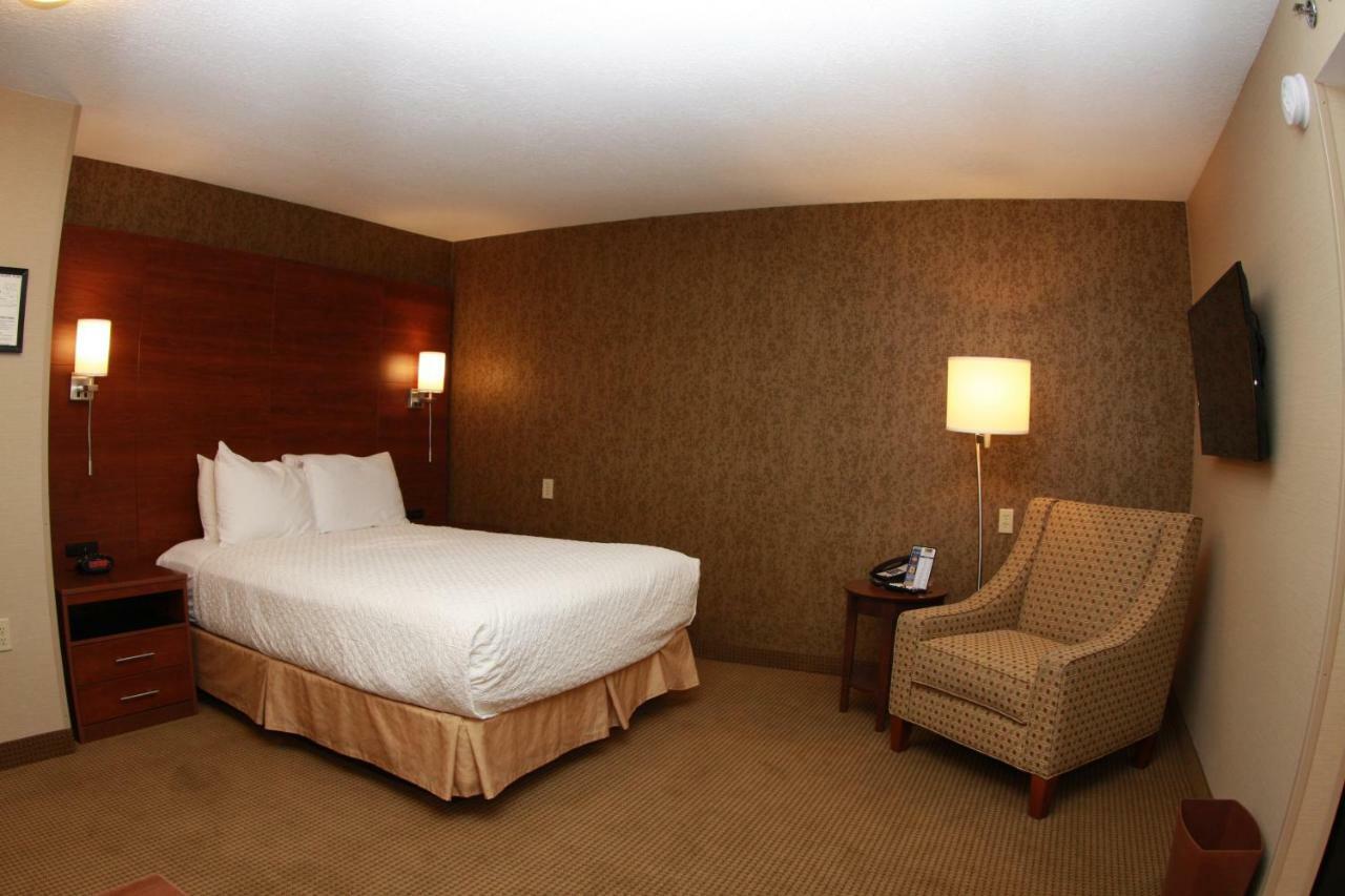 Budget Host Inn & Suites Saint Ignace Exteriör bild